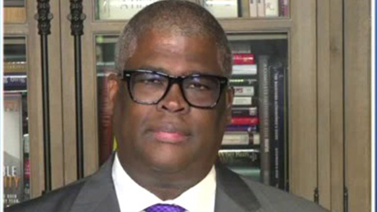 Charles Payne advises investors how to navigate the market