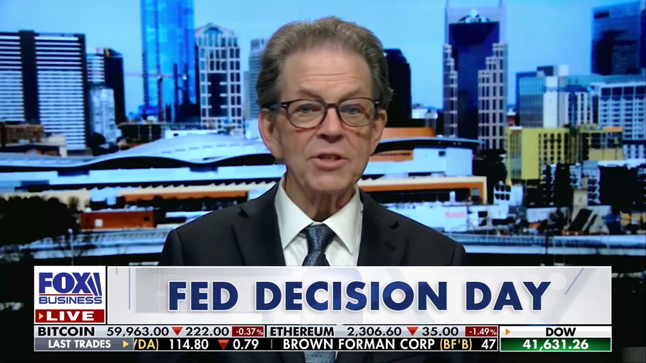 Federal Reserve is ‘very worried’ about the economy: Art Laffer