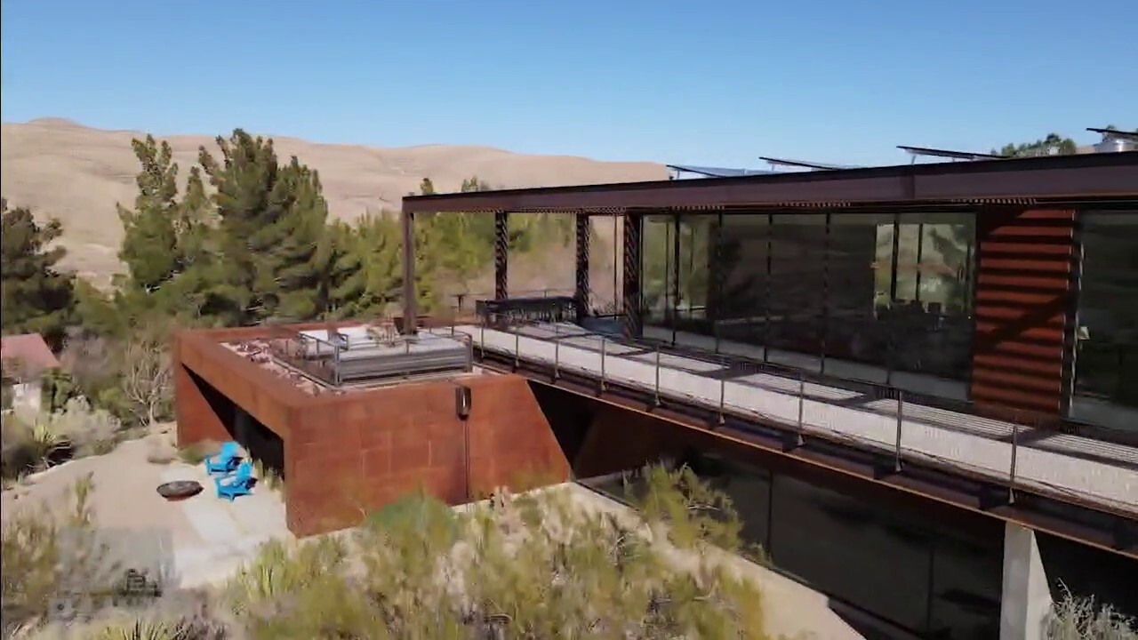 Kacie McDonnell tours a Las Vegas mansion in Fox Business’ ‘Mansion Global’
