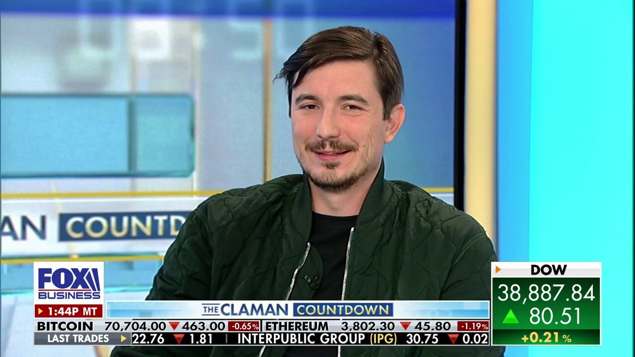  Robinhood co-founder and CEO Vlad Tenev says the company is the 'best place' for customers to trade and invest on 'The Claman Countdown.'