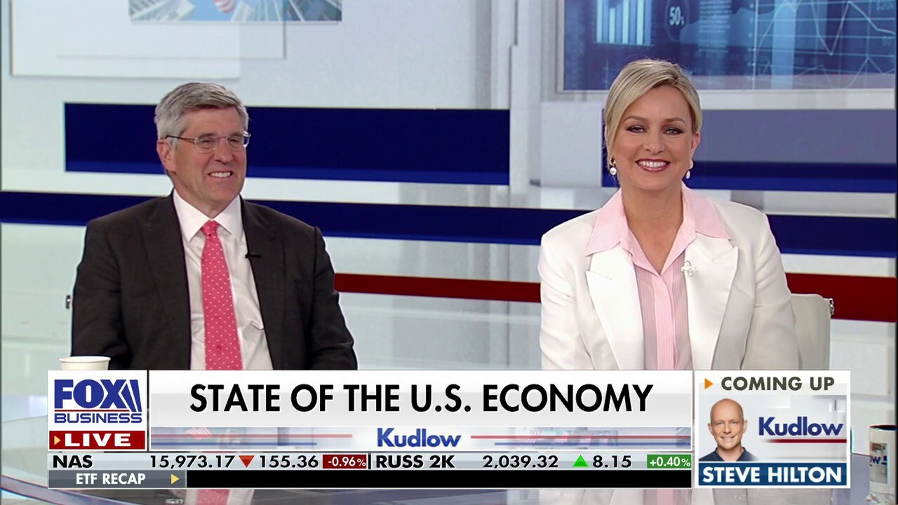  'Kudlow' panelists Sandra Smith and Steve Moore react to inflation remaining elevated above the Federal Reserve's 2% goal.