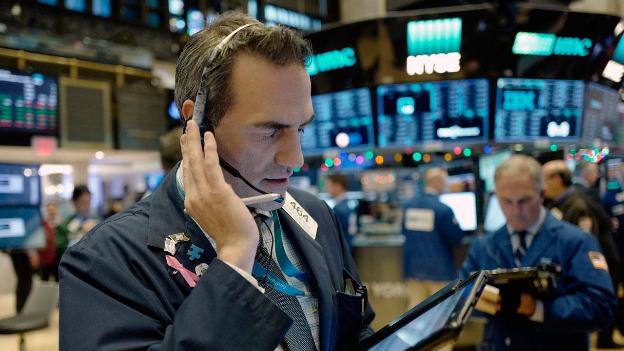 Wall Street shrugs off government shutdown worries