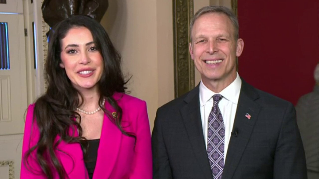  Reps. Anna Paulina Luna, R-Fla., and Scott Perry, R-Pa., torpedo the Biden administration's response to the influx of migrants at the U.S.-Mexico border on 'Kudlow.'