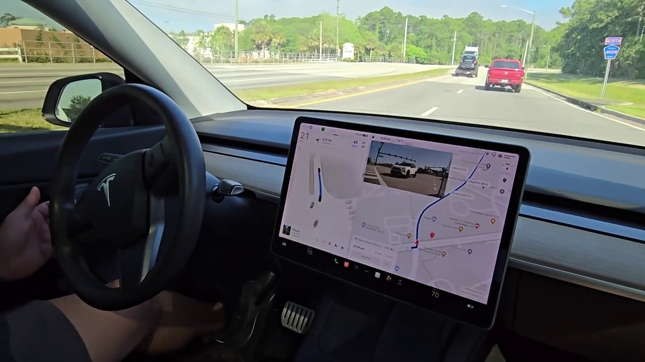 A 2021 Tesla Model Y operates under the ‘Full Self-Driving (Supervised)’ trial on Florida streets April 20, 2024. The company is giving new and existing owners a 30-day trial. (Pilar Arias/FOX Business)