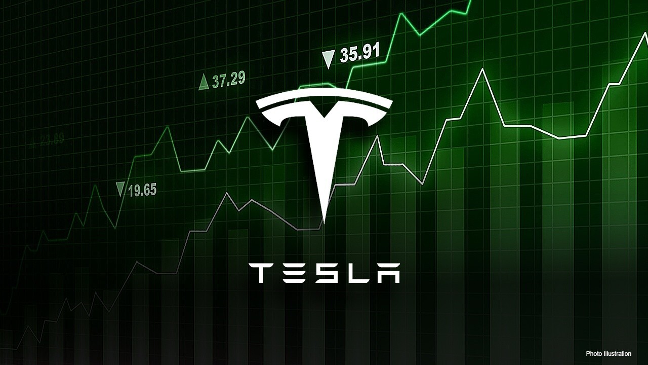 Wedbush Securities managing director discusses his forecast for Tesla stock and reacts to a GM chip shortage warning on 'The Claman Countdown.'