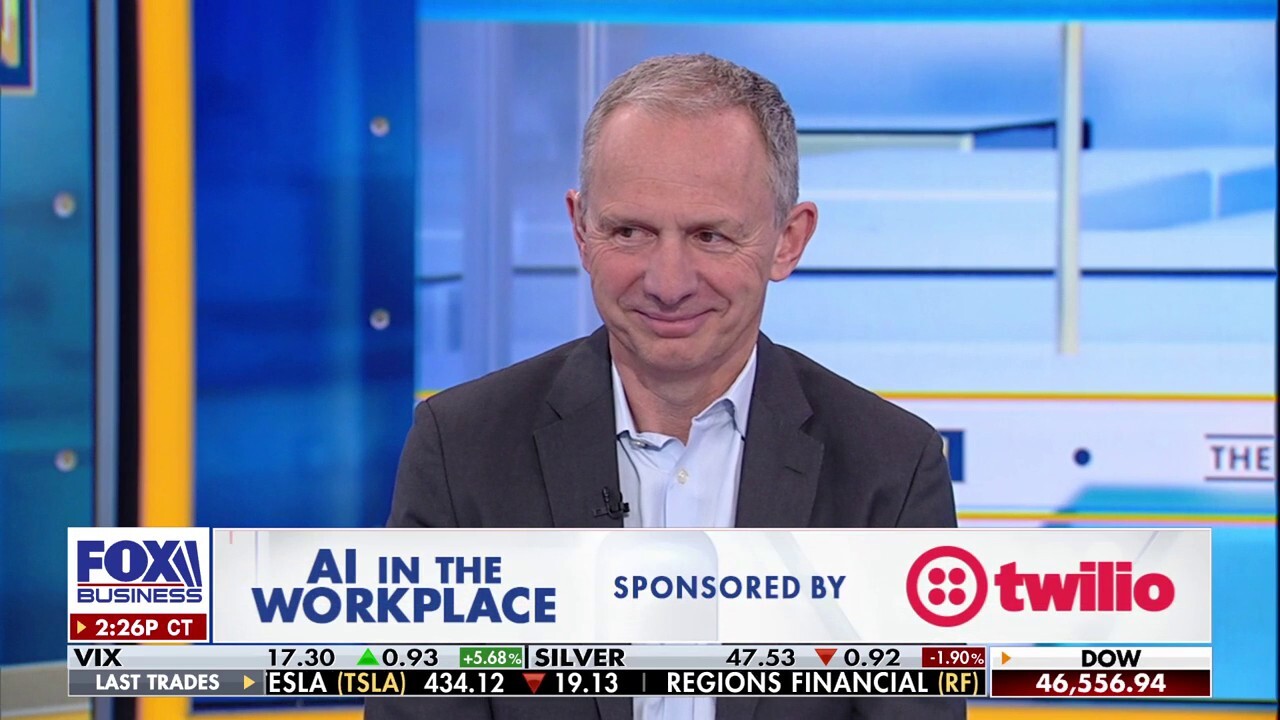 HP CEO Enrique Lores discusses the use of AI in company technology on 'The Claman Countdown.'