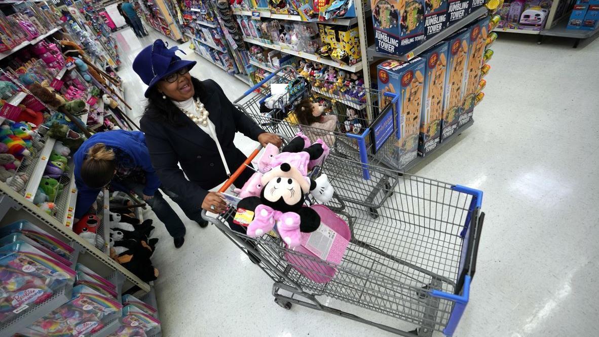Holiday retail sales could reach $1 trillion this season: Former Toys R Us CEO