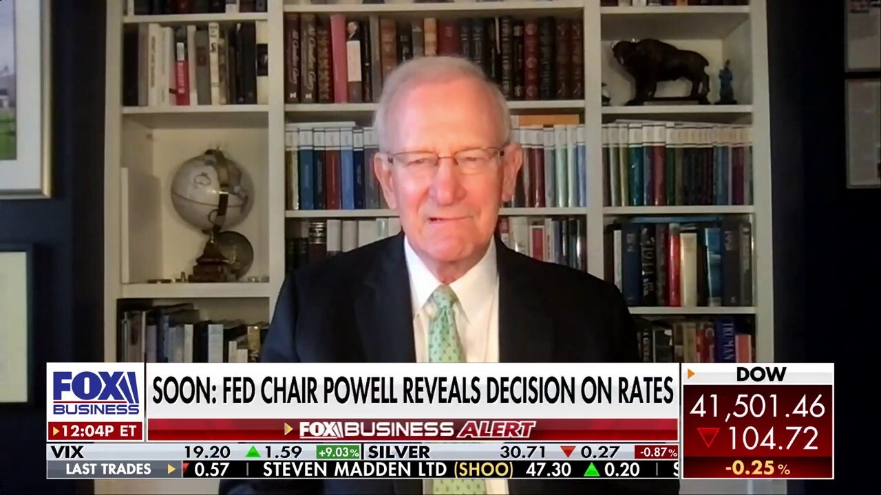 Fed is aware of the 'political pressure' to cut interest rates: Thomas Hoenig