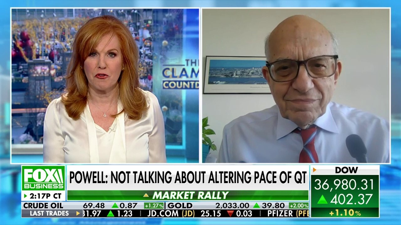 Wharton School professor Jeremy Siegel says all eyes are on the S&P and Dow following Fed Chair Powell's decision to leave interest rates unchanged on 'The Claman Countdown.'