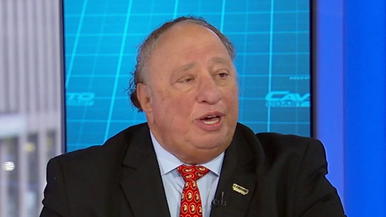 Gristedes Foods owner and CEO John Catsimatidis discusses inflation's impact on the labor shortage and upcoming holidays.