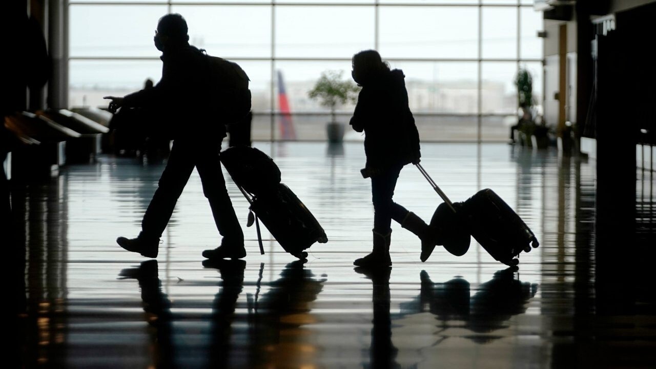 Long lines expected as US eases travel rules