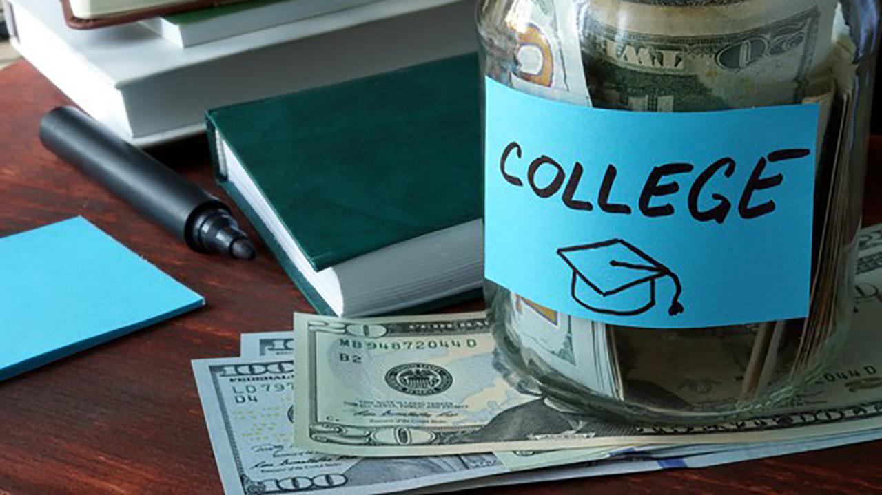 US student loan debt hits record high: Report