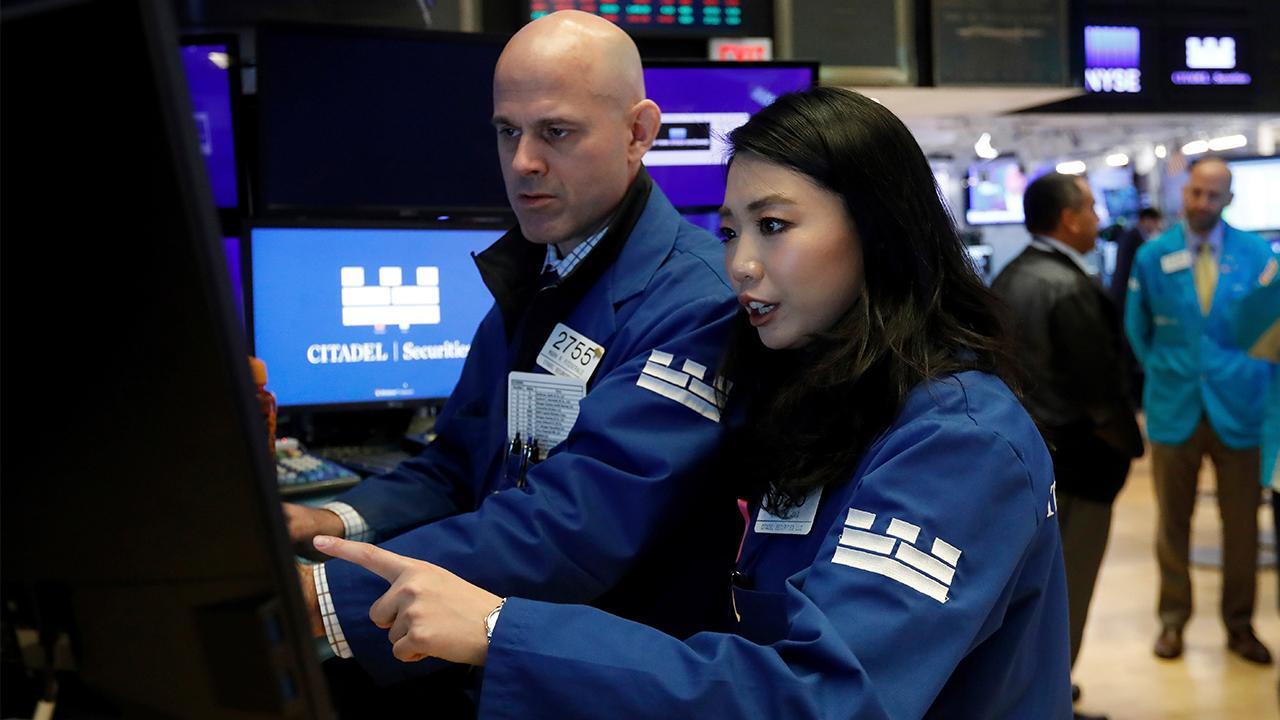 Stocks at session highs, ease economic slowdown concerns 