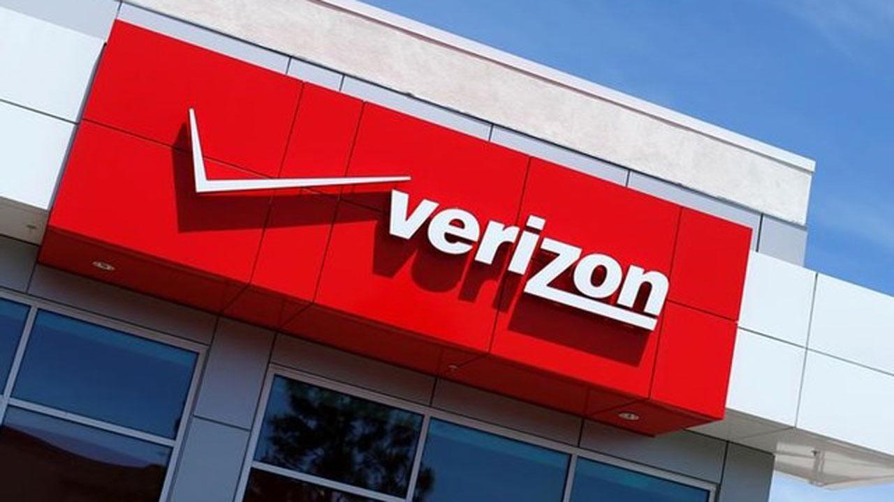 Verizon breaking up wireless unit in reorganization