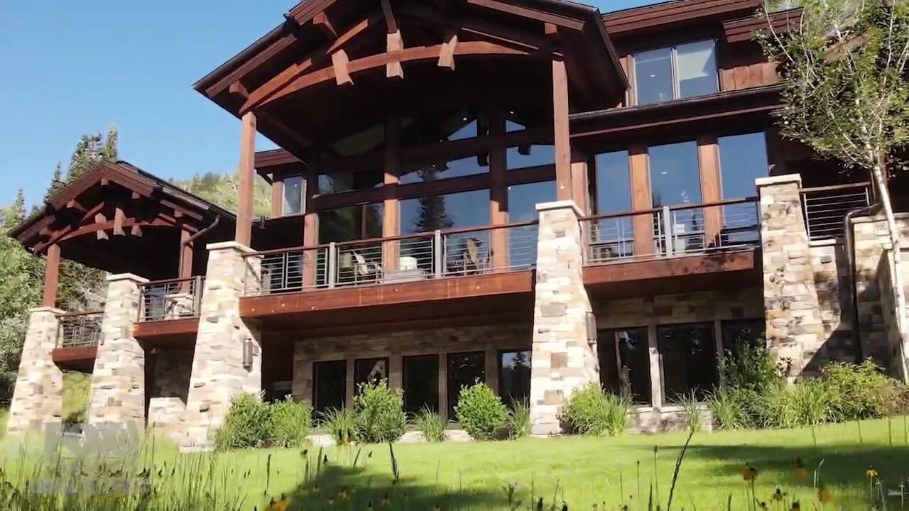 Kacie McDonnell travels to Utah to showcase a luxury lodge