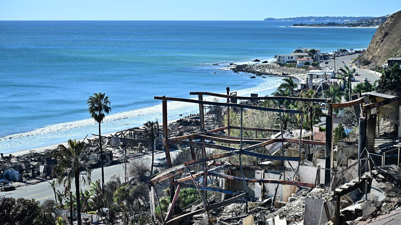 Real estate mogul Mauricio Umansky says California needs to work with the federal government to help Los Angeles rebuild.