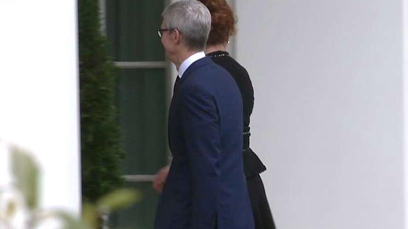 Tim Cook arrives at the White House for meeting with Trump