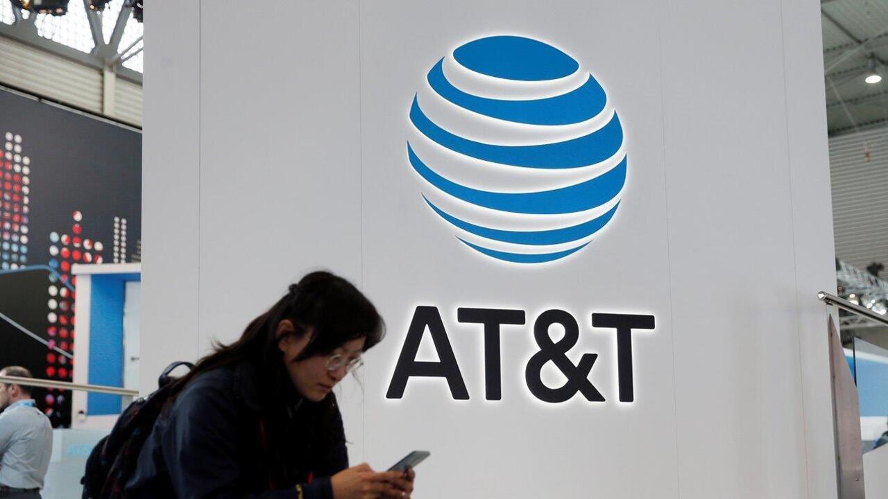 Report: AT&T discusses merger with Time Warner