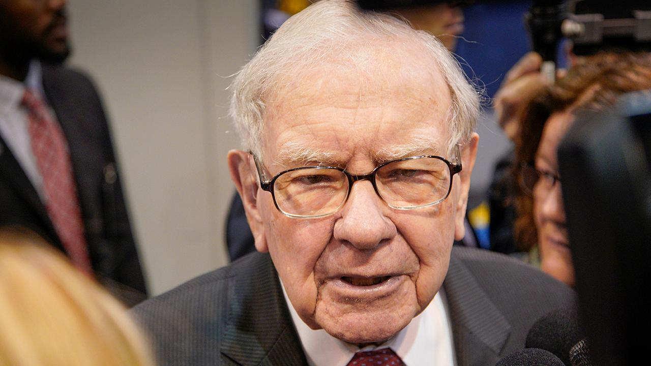 Warren Buffett: Howard Schultz is unlikely to win 2020 presidential election