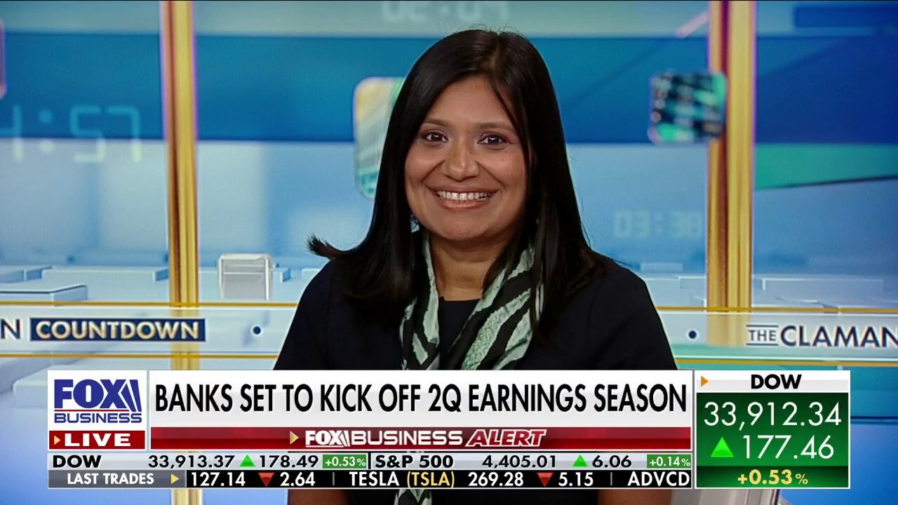 BlackRock head of iShares investment strategy Gargi Chaudhuri discusses the asset management firm's midyear economic outlook on 'The Claman Countdown.'