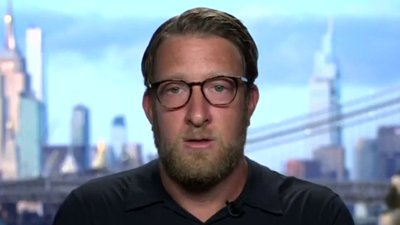 Barstool Sports founder and president Dave Portnoy discusses LIV Golf, the viral Little Leaguers hug, and SafeMoon's lawsuit in a wide-ranging interview on 'Varney & Co.'