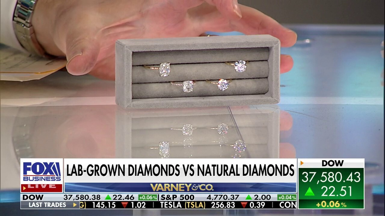 Jewelers of America PR director Amanda Gizzi explains the difference between lab-grown and natural diamonds on "Varney & Co."