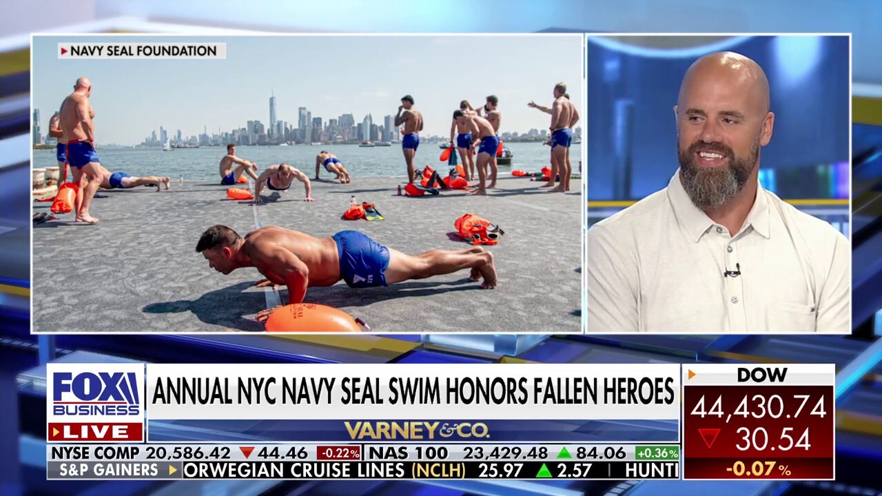 Three-time Super Bowl champion James Develin joins 'Varney & Co.' to discuss the annual New York City Navy SEAL Swim event and President Donald Trump bringing back the Presidential Fitness Test. 