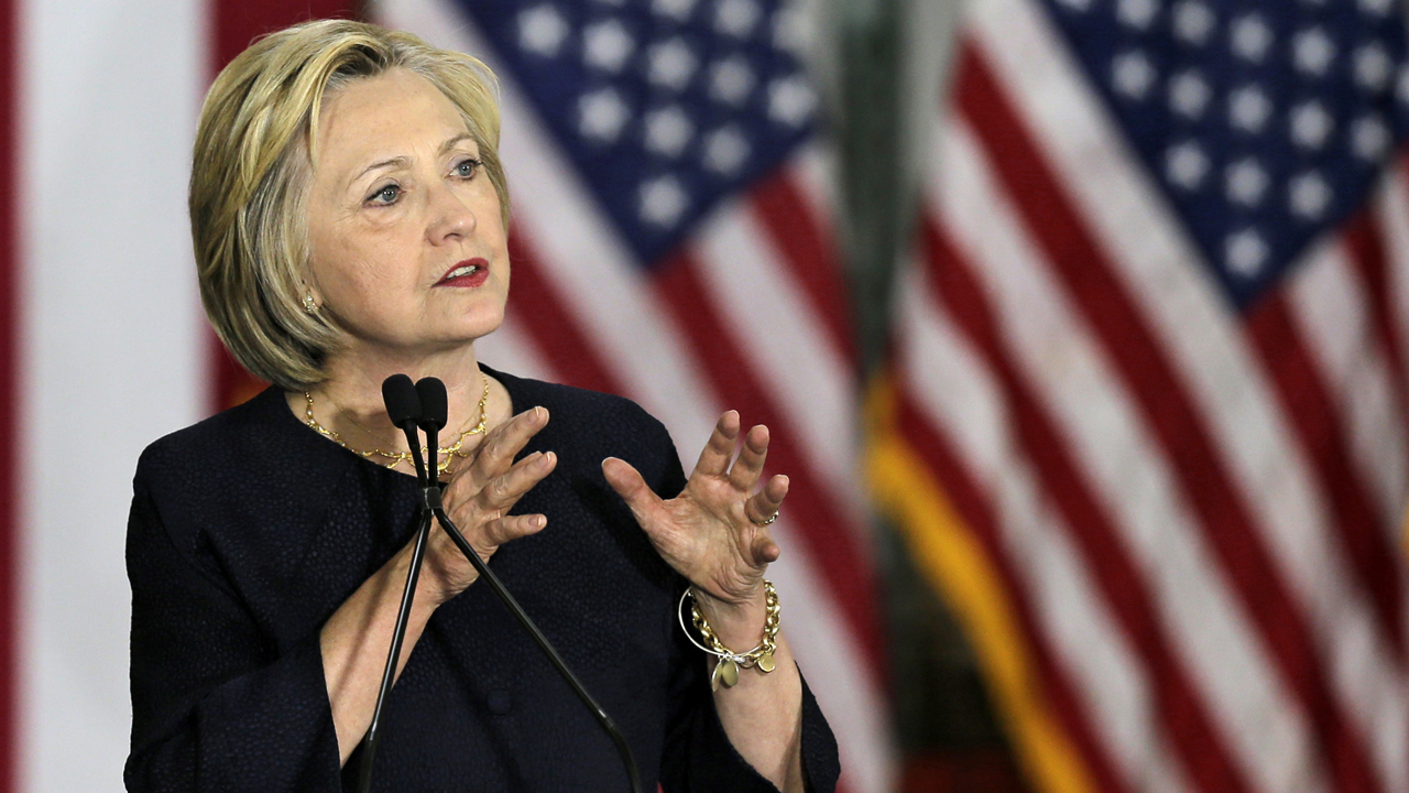 Poll: Clinton leads Trump in head-to-head matchup