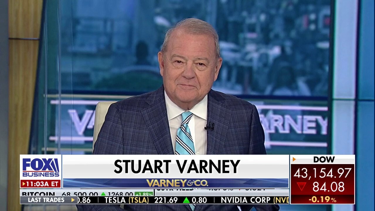 Stuart Varney: Trump is 'relaxed, friendly' and 'on a roll'