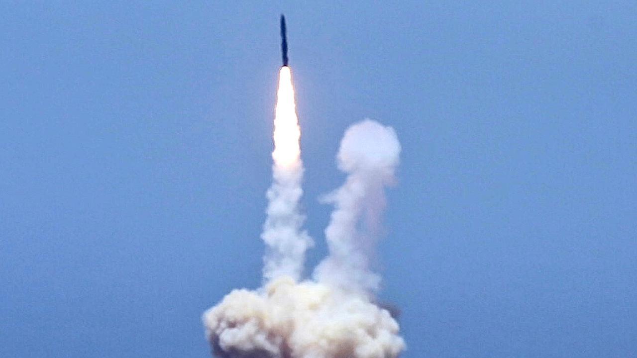 Pentagon: U.S. military successfully shot down mock nuclear warhead  