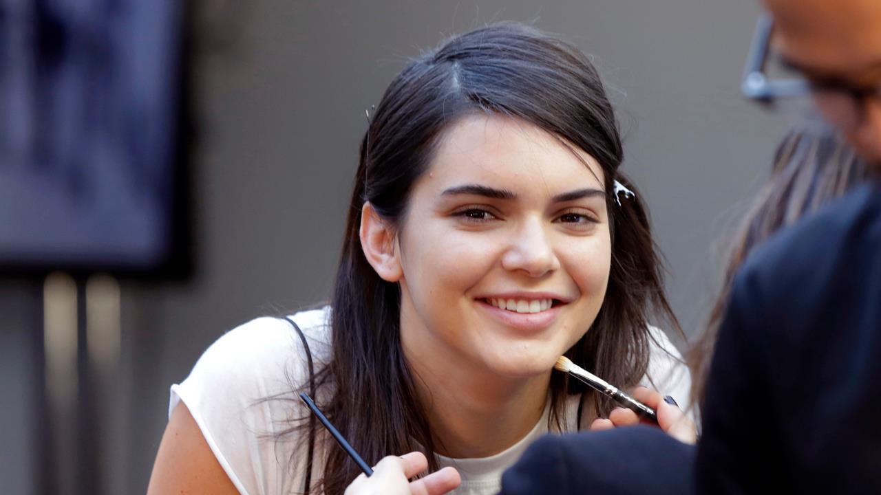 Pepsi pulls controversial ad featuring Kendall Jenner