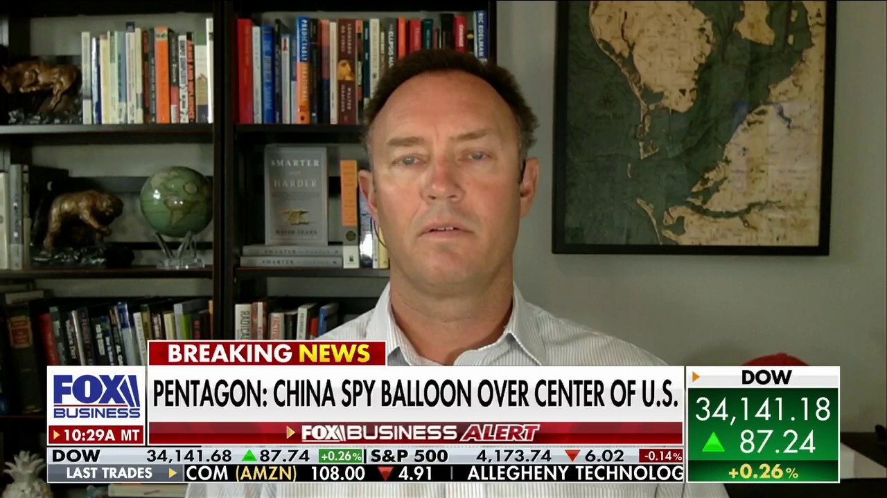 Chinese spy balloon is a threat despite what Pentagon says: Former Navy SEAL Dave Sears