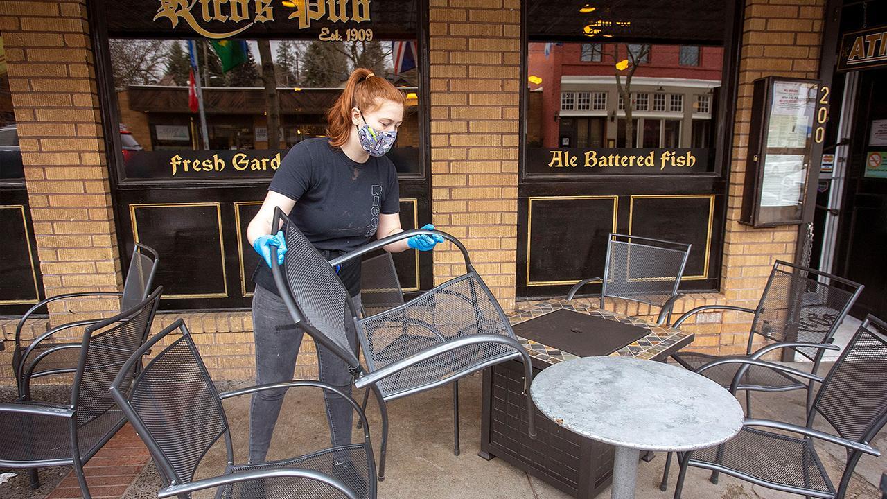 Restaurant restrictions will force social gatherings back into ‘unsafe places,’ homes: Expert