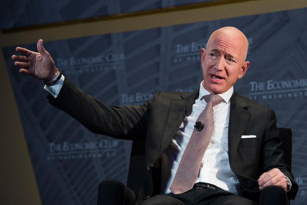 Amazon CEO Jeff Bezos accuses National Enquirer owner of blackmail