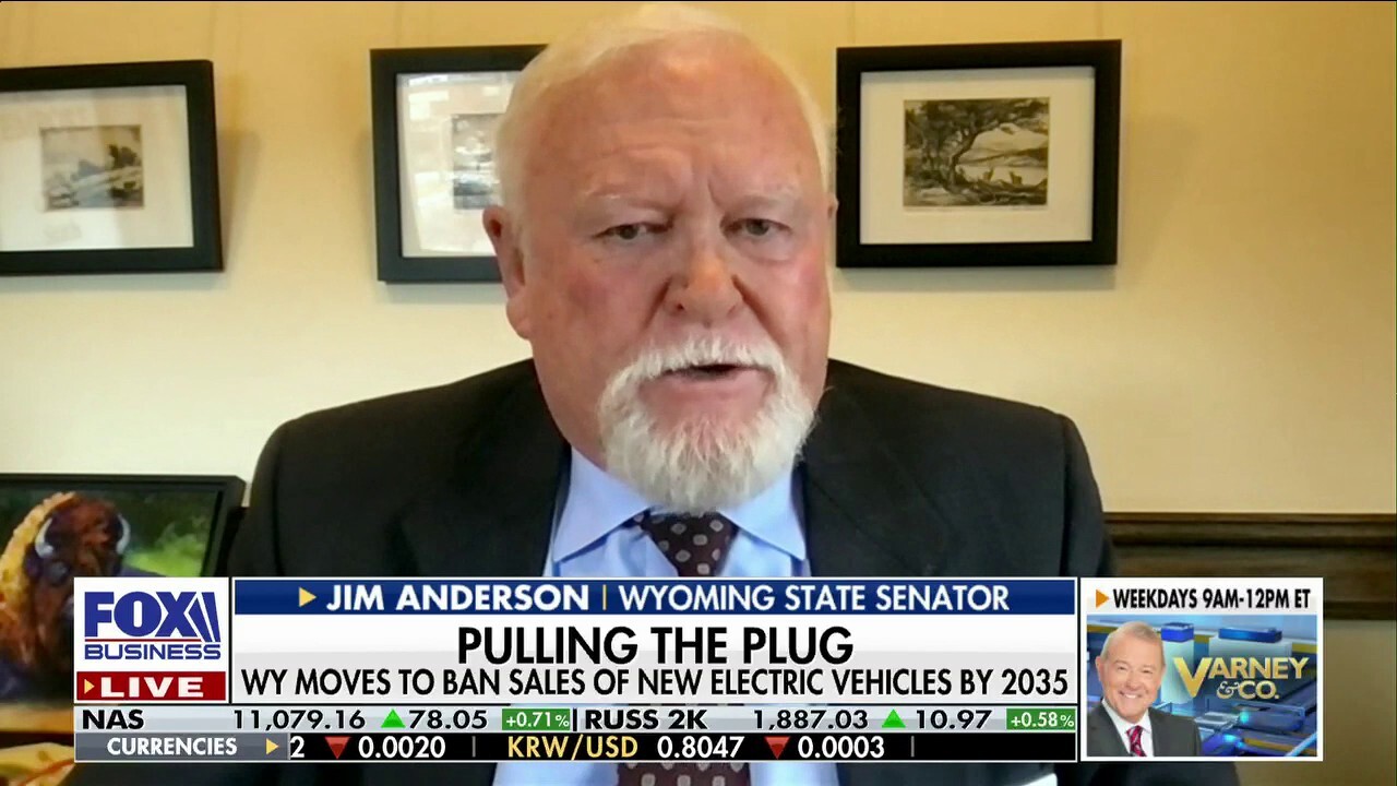 Wyoming Sen. Jim Anderson discuss how he is pushing to have the sale of new electric vehicles banned in the state by 2035 on ‘Fox Business Tonight.’