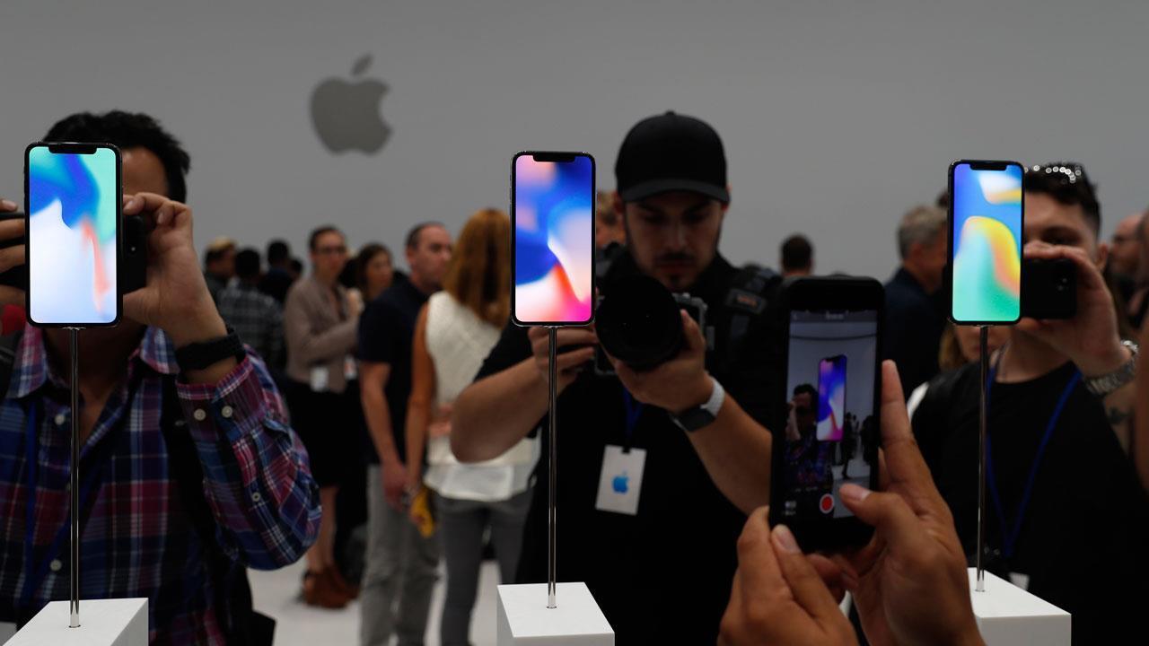 Analysts ratchet down Apple iPhone X sales expectations ahead of earnings