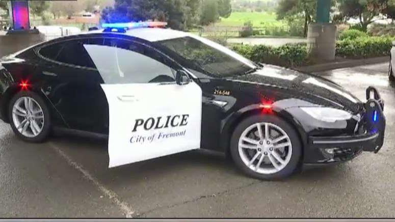 Tesla police car runs out of battery during high-speed chase