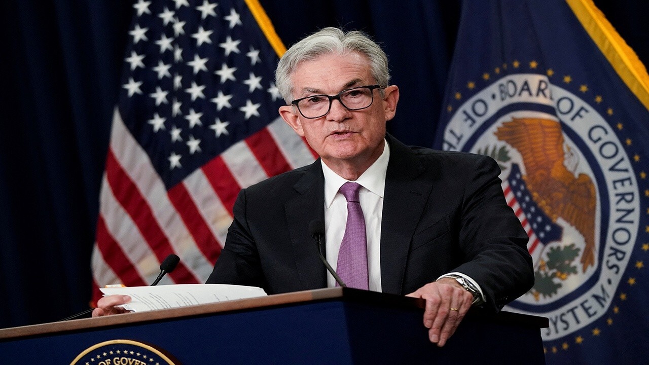 Kroll Institute chief global economist Megan Greene, First Trust Advisors chief economist Brian Wesbury and LPL Financial chief equity strategist Quincy Krosby reacts to Fed Chairman Jerome Powell's read on the economy on 'The Claman Countdown.'