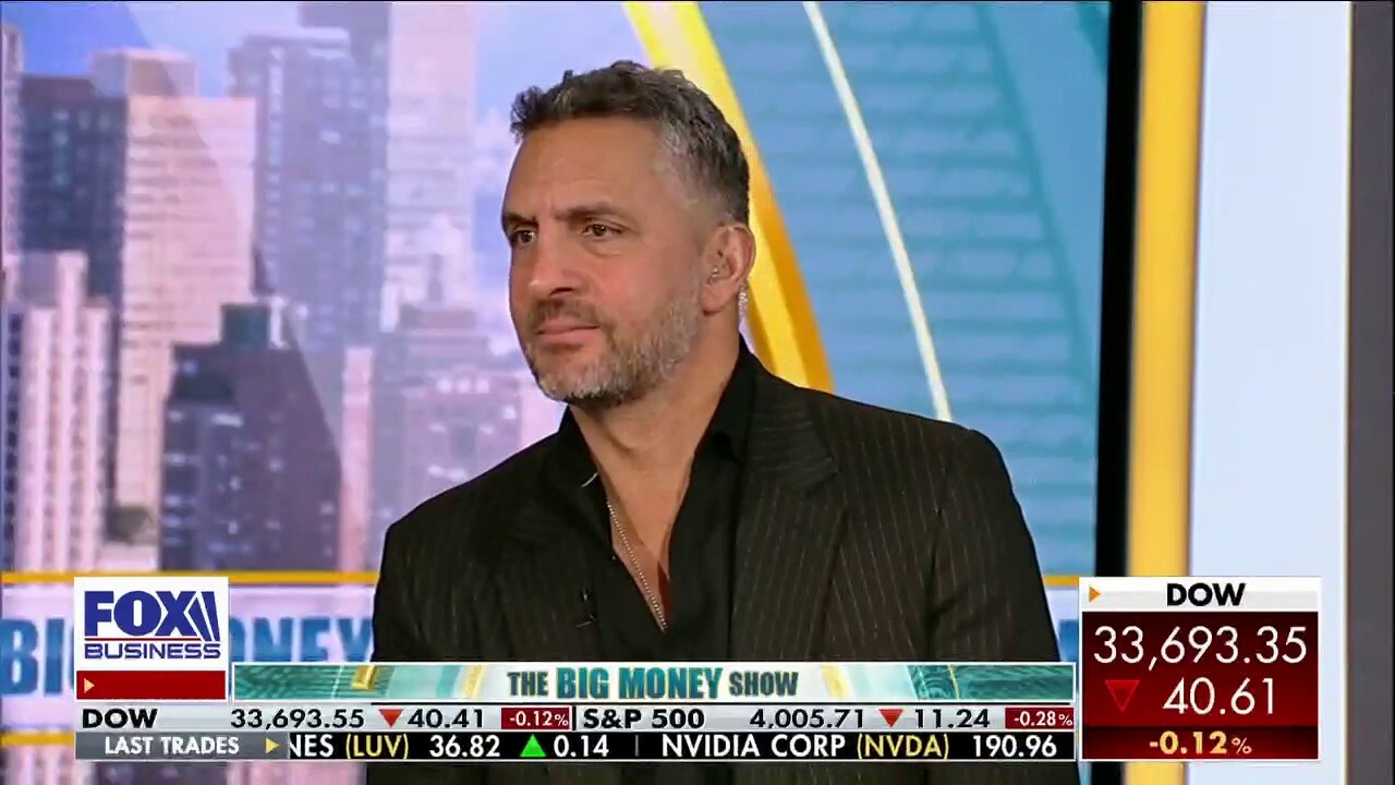 The Agency founder and CEO Mauricio Umansky reacts to the Goldman Sachs report that indicates which U.S. cities are expected to suffer a home value crash.  