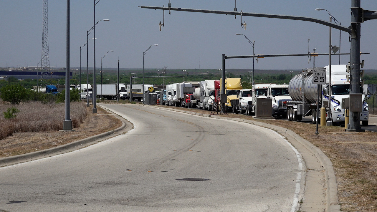 Small signs of relief for truck drivers after Texas border inspections impact U.S. supply chain