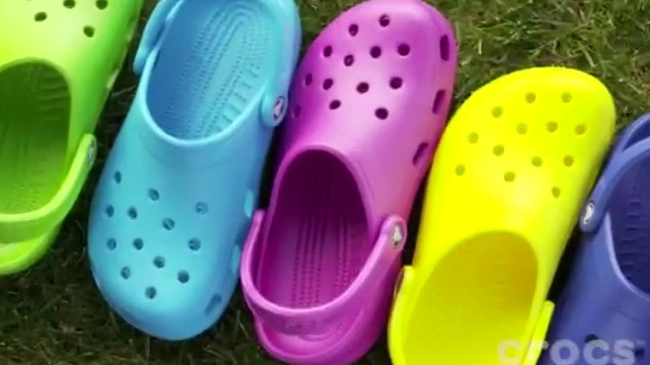 Latin pop star Bad Bunny's Crocs sold out in just 16 minutes | Fox Business