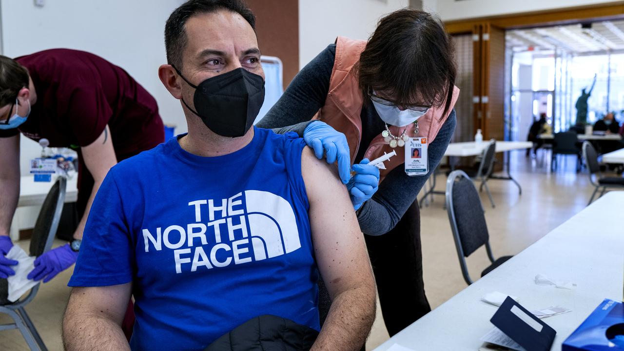 US companies offer incentives to vaccinated customers, employees