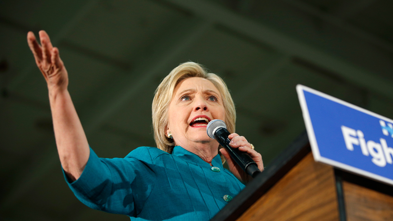 Clinton plans to hit Trump on economy