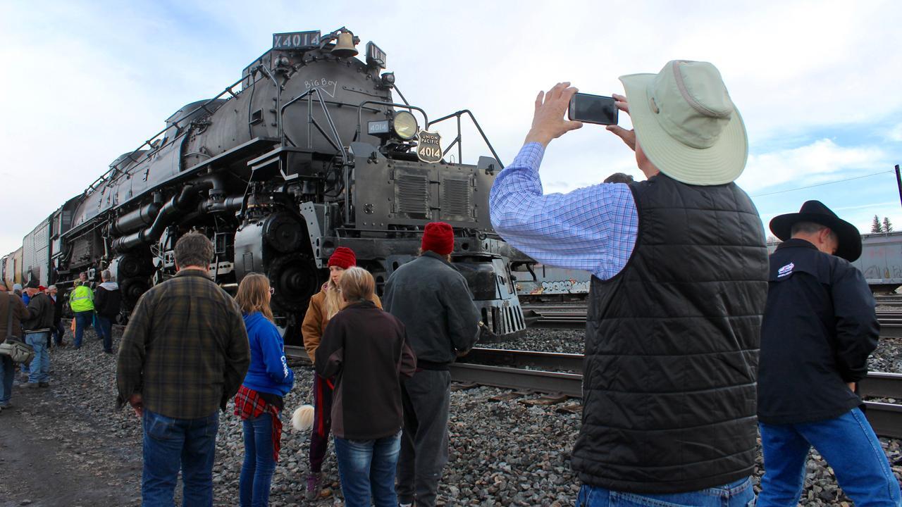 Big Boy locomotive returns to rails after renovation