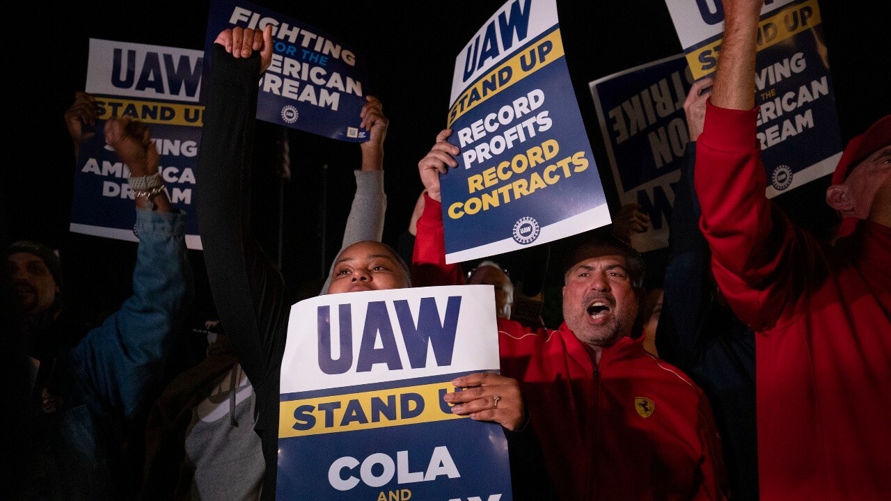 Steve Pavlick, RenMac partner and head of policy, discusses the UAW strike, the House GOP demanding full Huawei and SMIC sanctions and Biden's poll numbers ahead of the 2024 election.