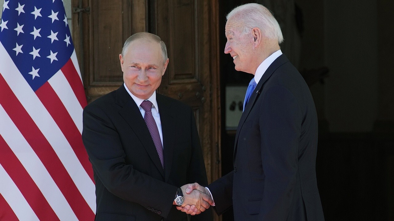 Biden could prevent Ukraine crisis by using financial leverage against Putin: Gray 