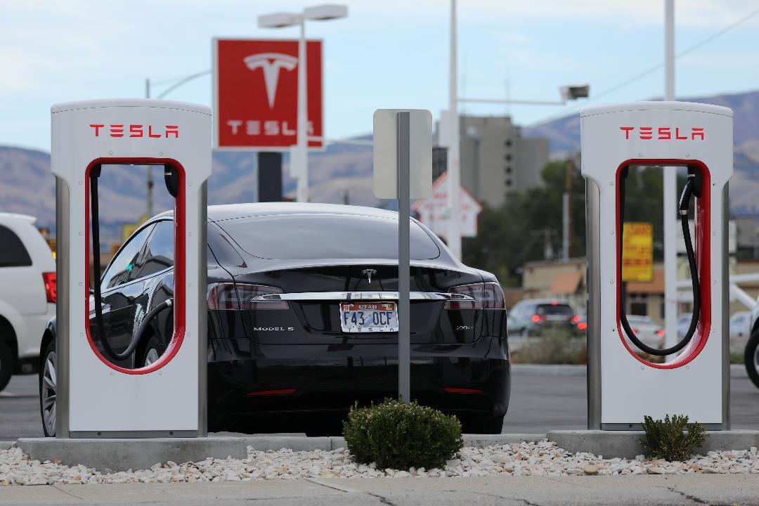 Tesla misses third-quarter estimates 