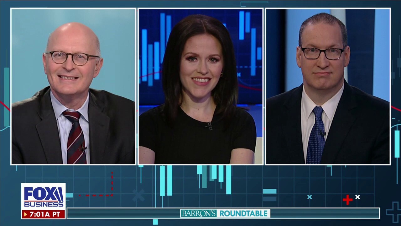 Jack Otter, Carleton English, Ben Levisohn, and Jack Hough joined ‘Barron’s Roundtable’ to discuss the U.S.’s ‘goldilocks’ jobs report, Tesla’s difficult year, and how investors can add more income to their portfolio.