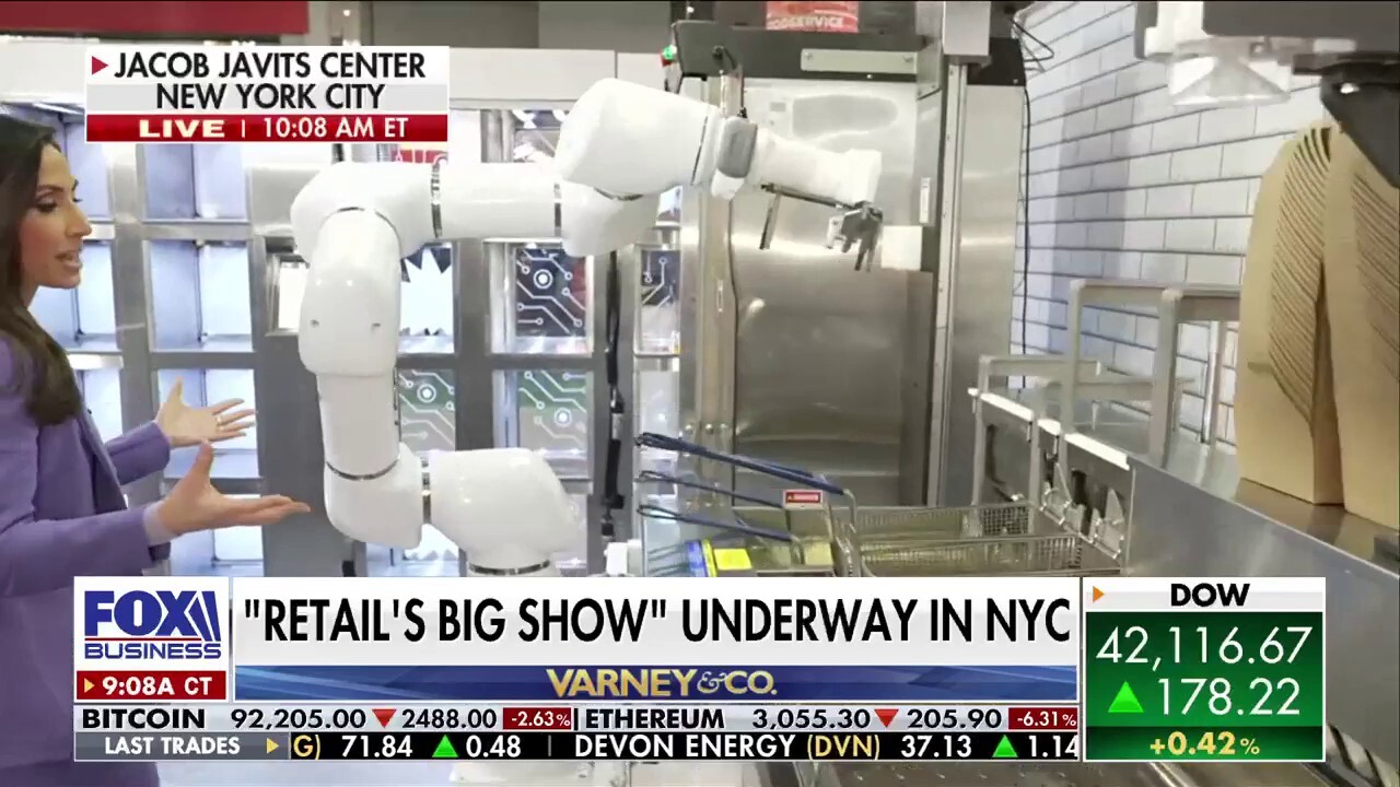 FOX Business' Lauren Simonetti reports on how restaurant chains are using robots to fry french fries on 'Varney & Co.' 