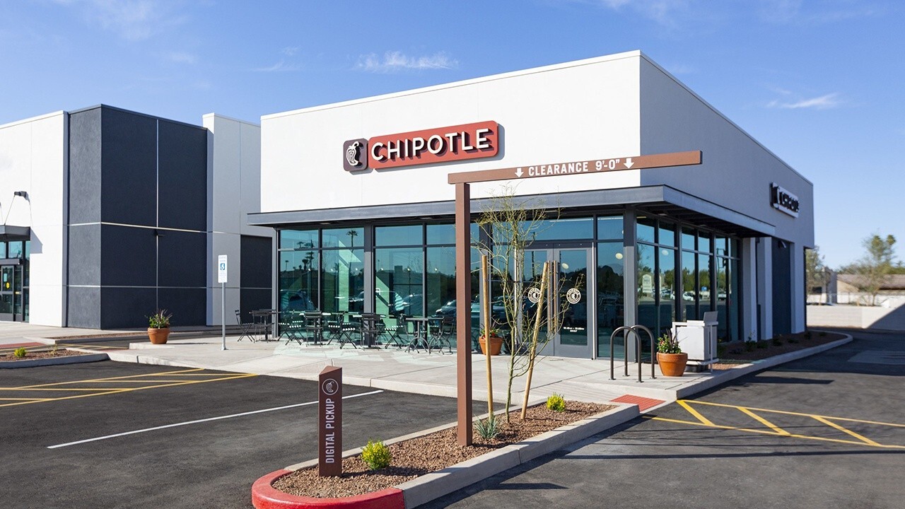 Chipotle earnings beat estimates as customers pay more